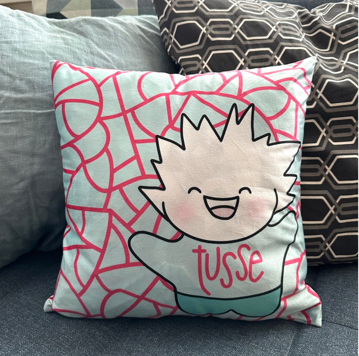 HAPPY TUSSE PILLOW 35x35 cm